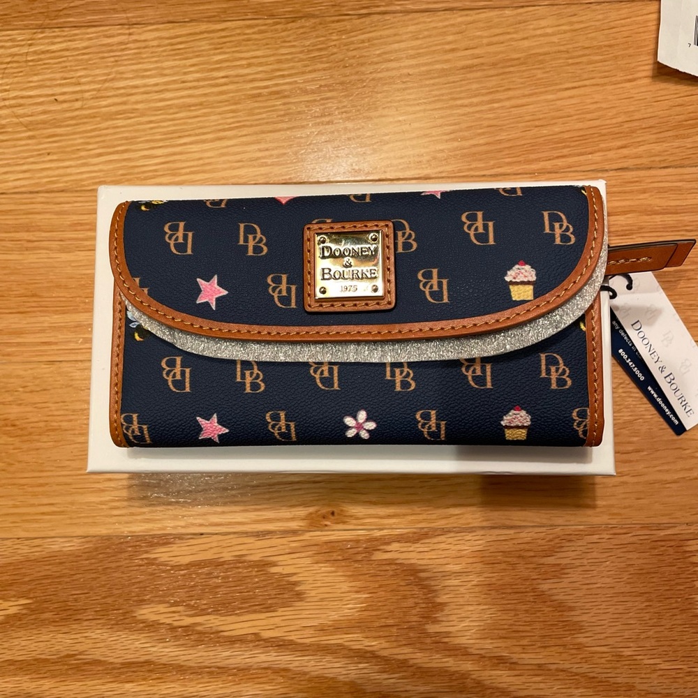 D&B Continental wallet